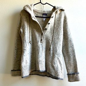 Women’s Patagonia pullover hoodie.